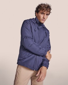 Chaqueta ligera repelente...