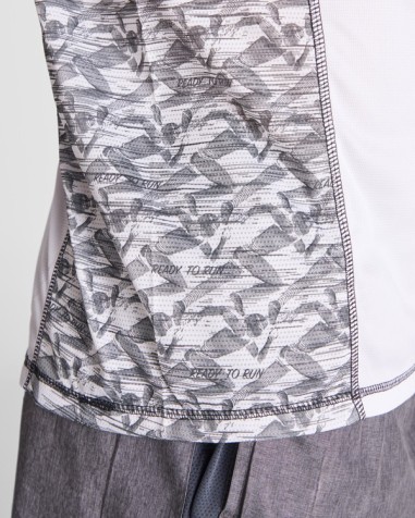 Camiseta técnica manga ranglán con... Camiseta técnica manga ranglán con...