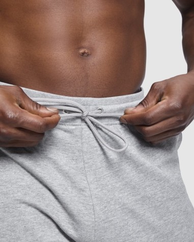 Pantalón largo pitillo con puño en el... Pantalón largo pitillo con puño en el...