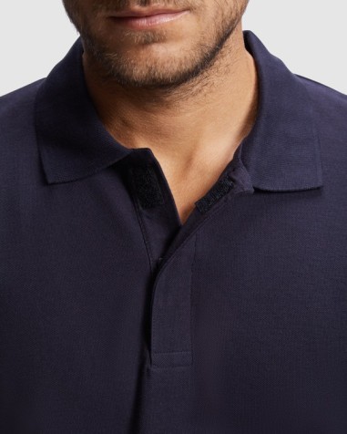 Polo de algodón con cuello cierre...
