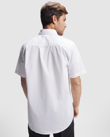 vista posterior de la camisa de manga corta y tejido popelin para personalizar con tu logo AIFOS vista posterior de la camisa de manga corta y tejido popelin para personalizar con tu logo AIFOS