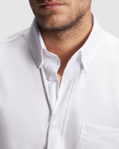 Detail view of the customizable shirt collar, ideal for short-term AIFOS work and corporate uniforms. Detail view of the customizable shirt collar, ideal for short-term AIFOS work and corporate uniforms.
