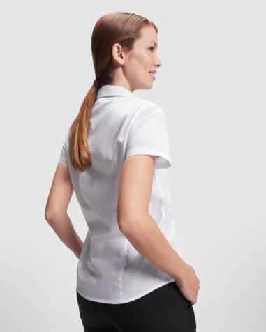 detall de la camisa de màniga curta SOFIA de dona personalitzable per a uniformes detall de la camisa de màniga curta SOFIA de dona personalitzable per a uniformes