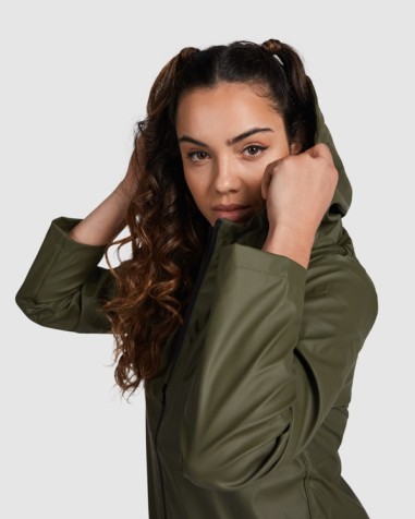 Women's fitted waterproof raincoat... Women's fitted waterproof raincoat...