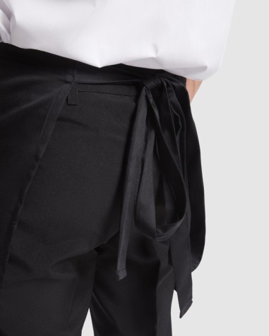 adjustable strap detail of the customizable classic waiter apron adjustable strap detail of the customizable classic waiter apron