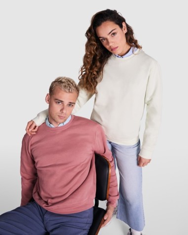 Unisex sweatshirt for men and women with a customizable crew neck