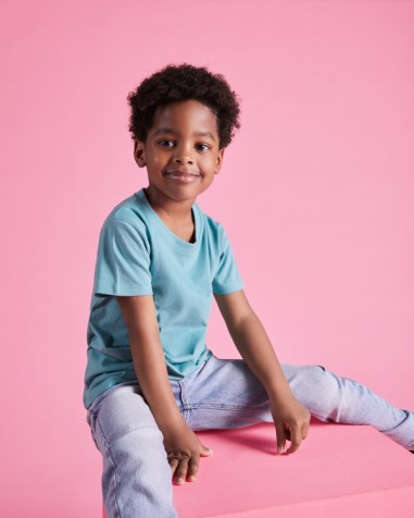 camiseta de algodón para niños personalizable con tu logo ideal para escuelas y campamentos