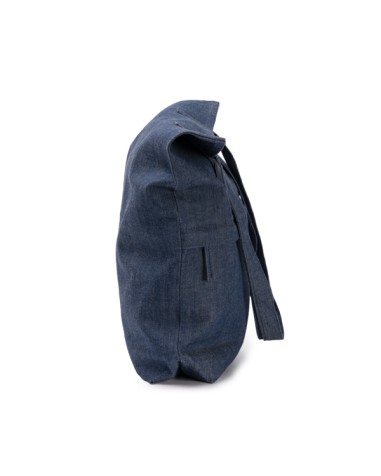 Vue latérale du sac en jean recyclé, personnalisable avec logo