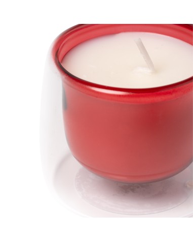 Détail d'une bougie parfumée imprimée du logo Flora, parfum vanille, verre double couche Détail d'une bougie parfumée imprimée du logo Flora, parfum vanille, verre double couche