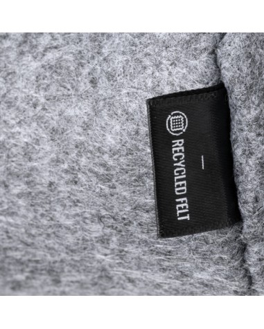 View recycled felt label Rayk case