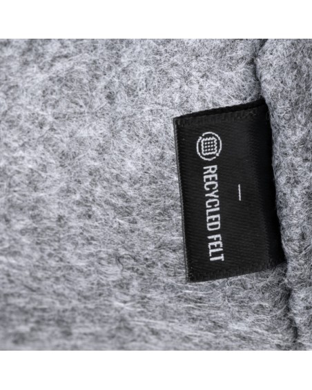 View recycled felt label Rayk case