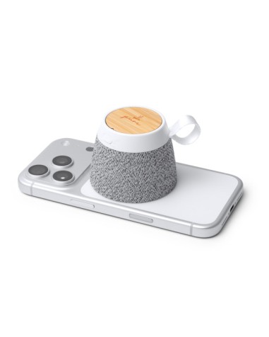 vista de l'altaveu monark amb iman enganxat a un mòbil