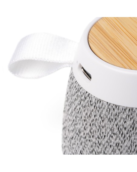 detalle de la cinta colgador que lleva el altavoç monark personalizable