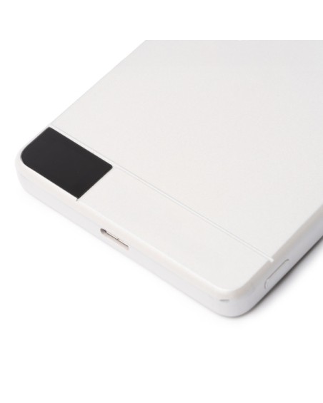 detall de la bateria externa promax fabricada amb alumini reciclat