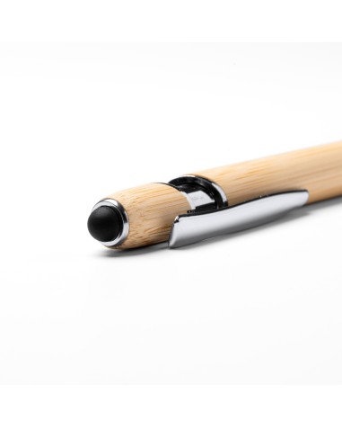 Vue détaillée du pointeur tactile du stylo Varel Coon, corps en bambou personnalisable avec votre logo